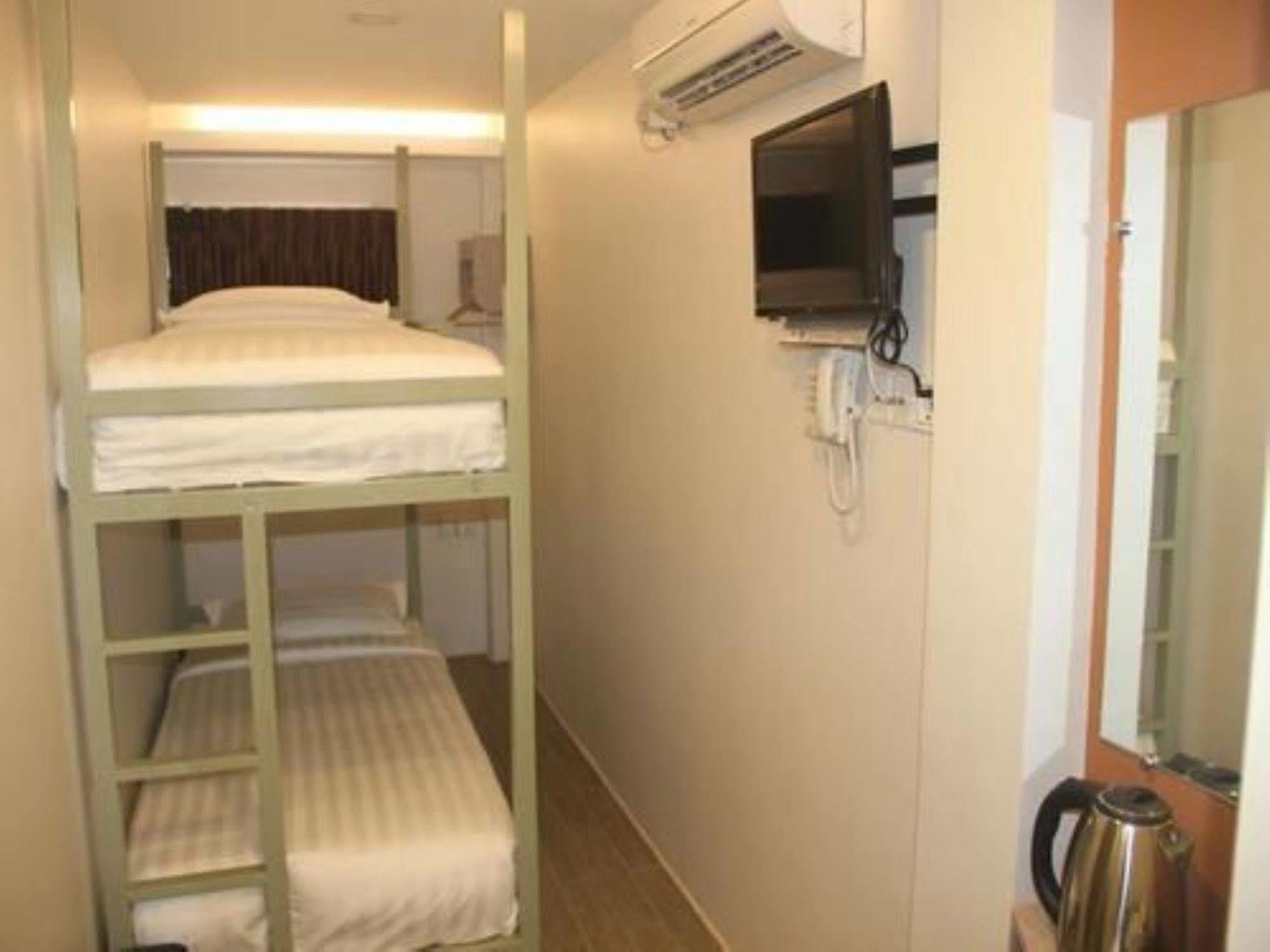 The Vibe Inn Янгон Екстер'єр фото