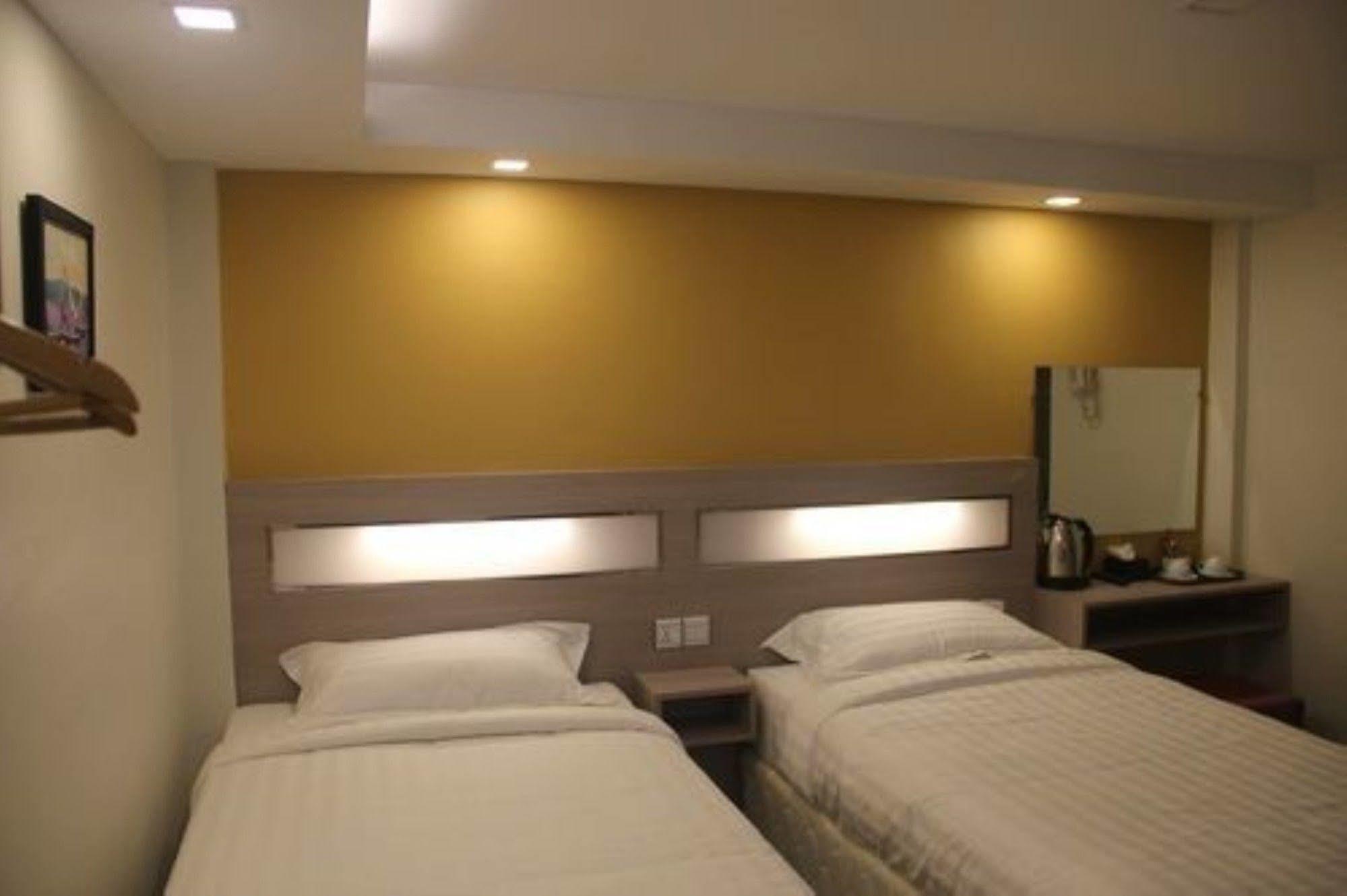 The Vibe Inn Янгон Екстер'єр фото